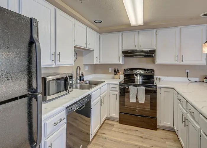 Walk To Golf & Trails! 'aspen House' In Holiday home